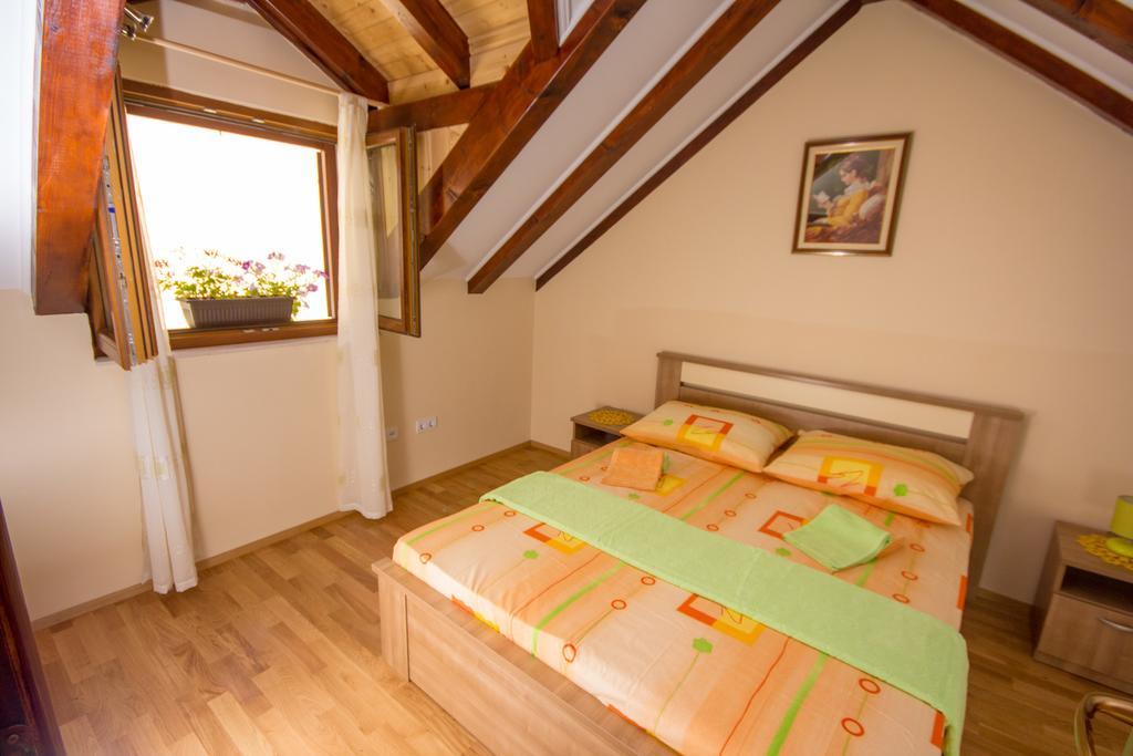 Apartment Niko Kastel Stari Kastela Room photo